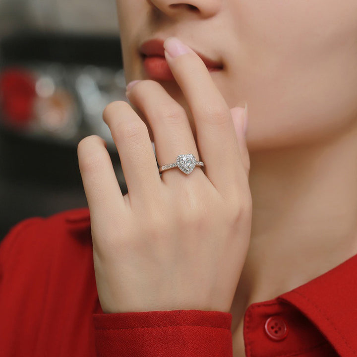 Bague en moissanite personnalisée en forme de cœur pour femme