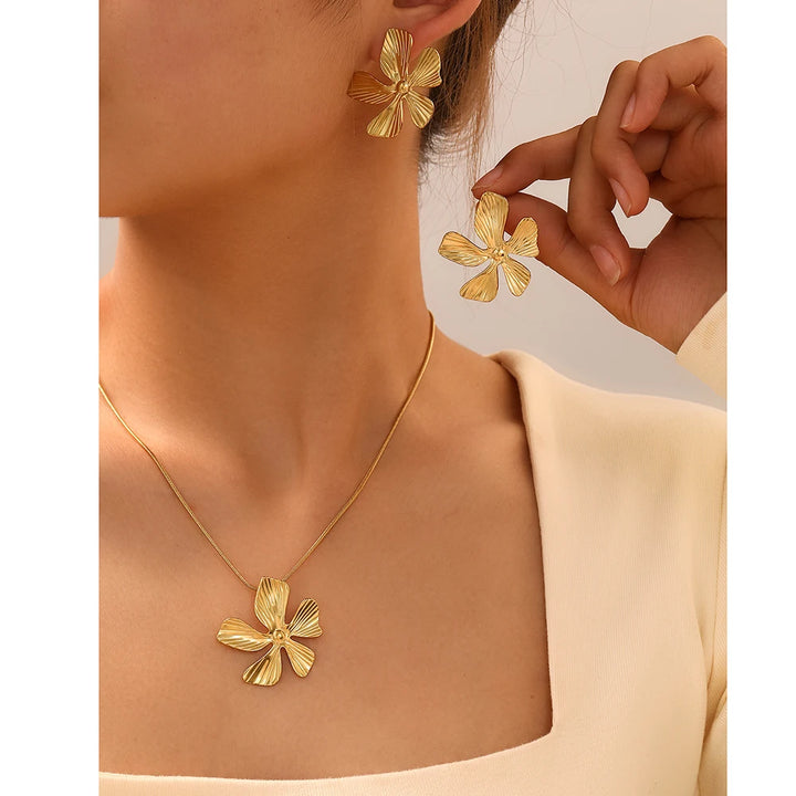 Ensemble de boucles d'oreilles et collier avec pendentif en forme de fleur en acier inoxydable