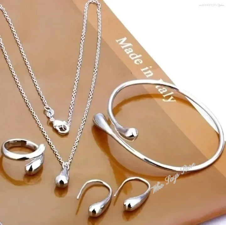 Lot de 4 bijoux pour femme