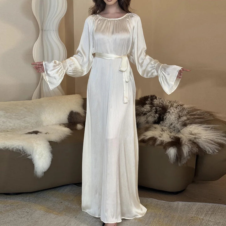 Robe longue blanche en satin