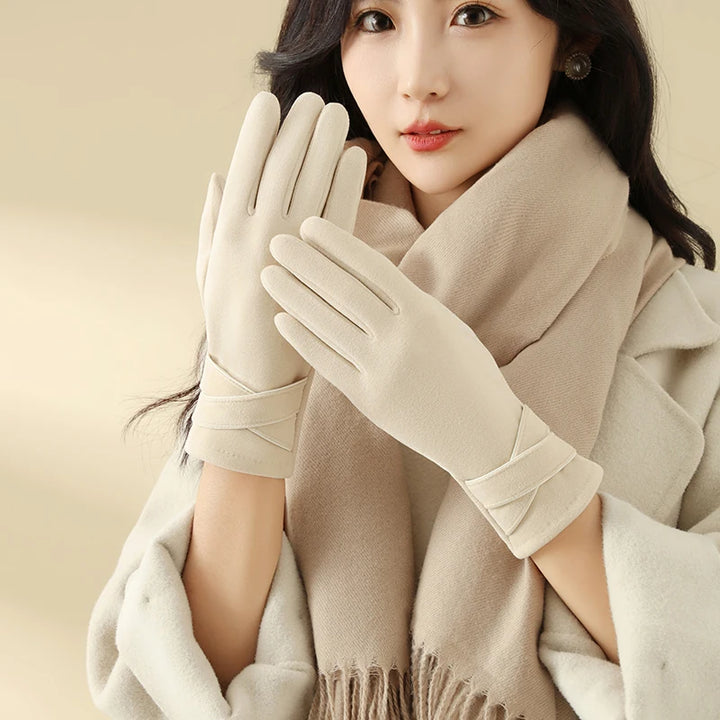 A Pair of Warm Gloves with Velvet to Prevent Cold, Suitable for Girls' Winter