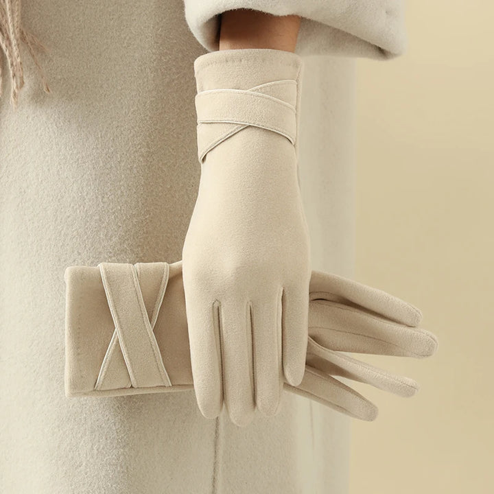 A Pair of Warm Gloves with Velvet to Prevent Cold, Suitable for Girls' Winter