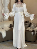 Robe longue blanche en satin