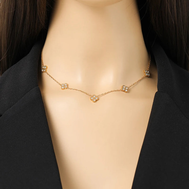 Ensemble collier, boucles d'oreilles et bracelet en acier inoxydable avec trèfle à feuilles et zircon pour femme